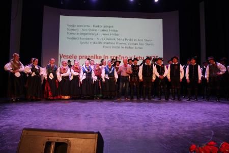 Ples in glasba izpod kamniških planin v izvedbi Folklorne skupine Kamnik in njihovih prijateljev  (27)